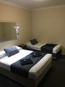 Kingsford Riverside Inn Brisbane Guest house